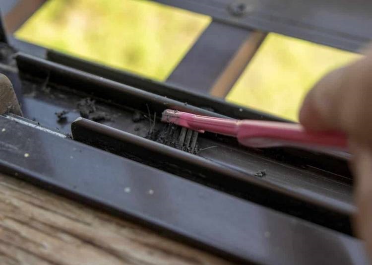 Comment réparer une porte coulissante ou une fenêtre bloquée